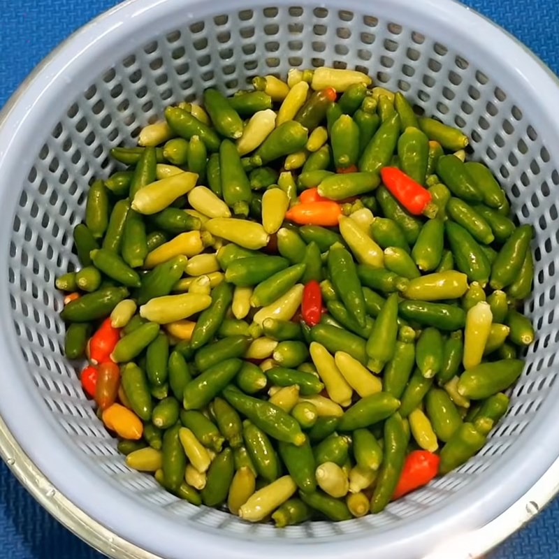 Bước 1  Sơ chế ớt Ớt ngâm nước mắm